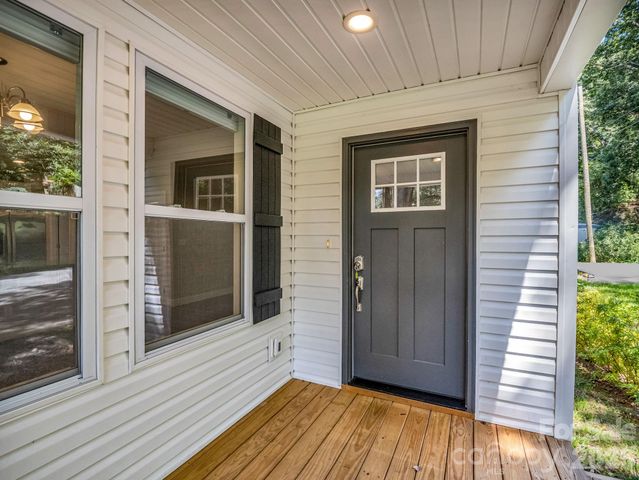 92 Lakeside Drive, Asheville, NC 28806