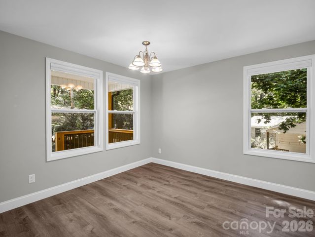 92 Lakeside Drive, Asheville, NC 28806