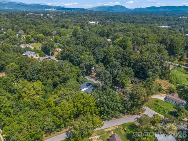 92 Lakeside Drive, Asheville, NC 28806