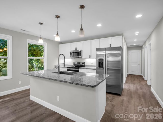 92 Lakeside Drive, Asheville, NC 28806