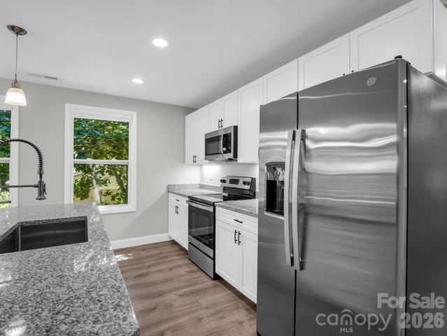 92 Lakeside Drive, Asheville, NC 28806