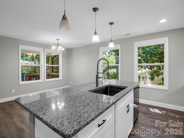 92 Lakeside Drive, Asheville, NC 28806