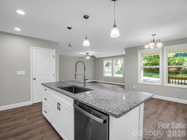 92 Lakeside Drive, Asheville, NC 28806