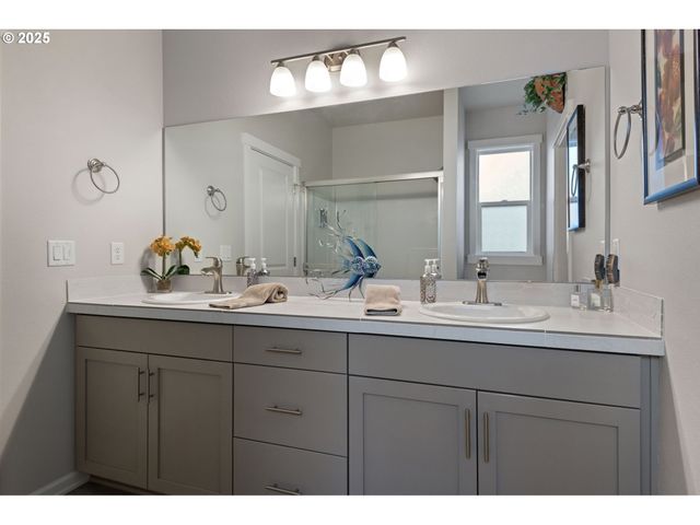 16610 PINE CREEK Dr, La Pine, OR 97739