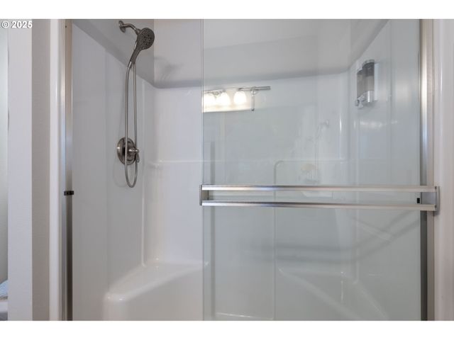 16610 PINE CREEK Dr, La Pine, OR 97739