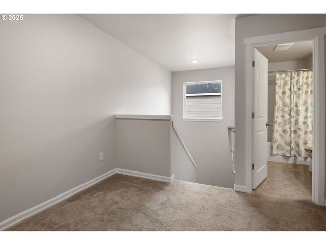 16610 PINE CREEK Dr, La Pine, OR 97739