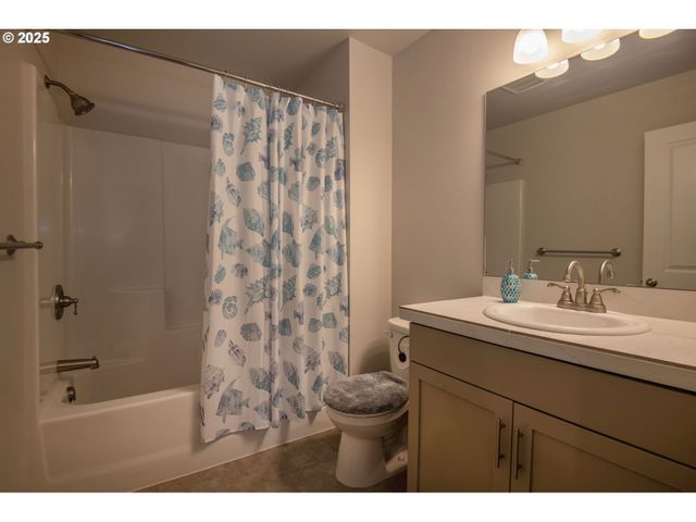 16610 PINE CREEK Dr, La Pine, OR 97739