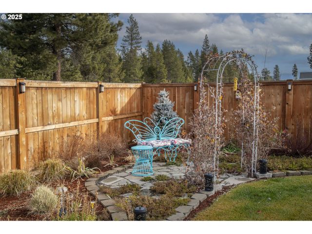 16610 PINE CREEK Dr, La Pine, OR 97739