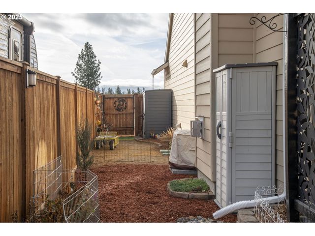 16610 PINE CREEK Dr, La Pine, OR 97739