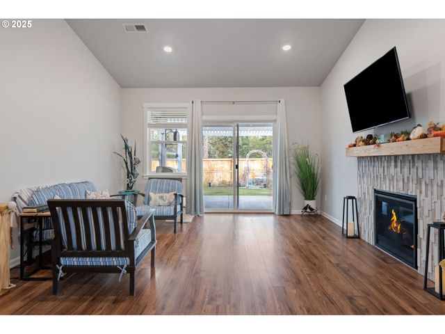 16610 PINE CREEK Dr, La Pine, OR 97739