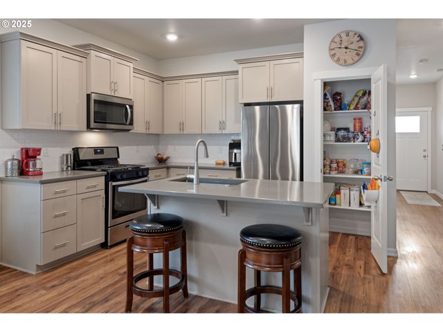 16610 PINE CREEK Dr, La Pine, OR 97739