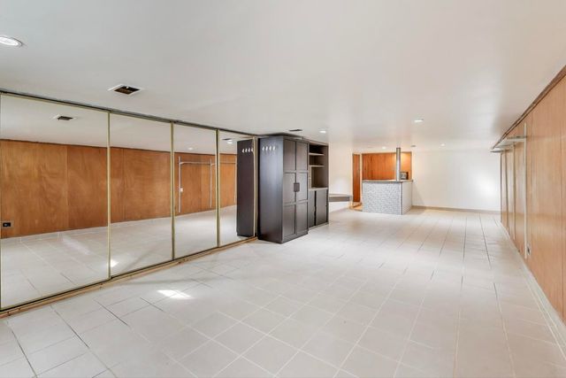 901 S Can Dota Avenue, Mount Prospect, IL 60056