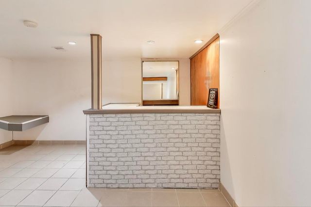 901 S Can Dota Avenue, Mount Prospect, IL 60056