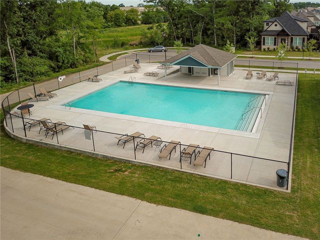 636 N Honey Locust Bend, Fayetteville, AR 72704