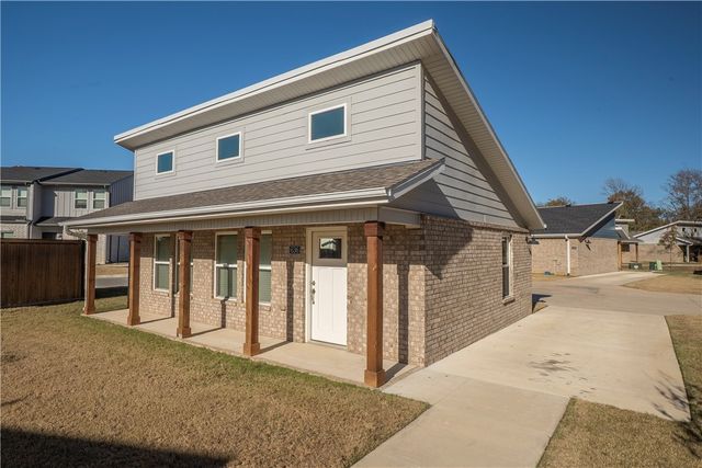 636 N Honey Locust Bend, Fayetteville, AR 72704