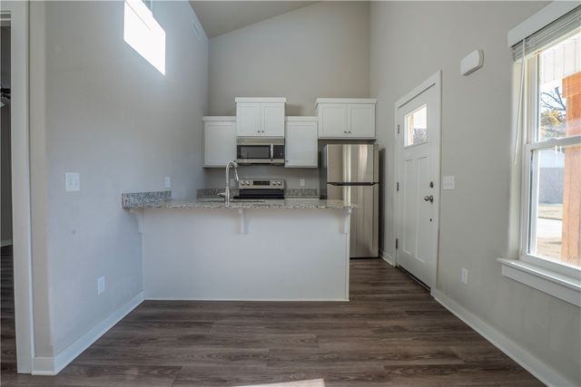 636 N Honey Locust Bend, Fayetteville, AR 72704