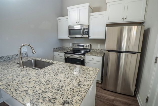 636 N Honey Locust Bend, Fayetteville, AR 72704