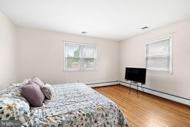 2609 CHESTNUT AVE, Ardmore, PA 19003