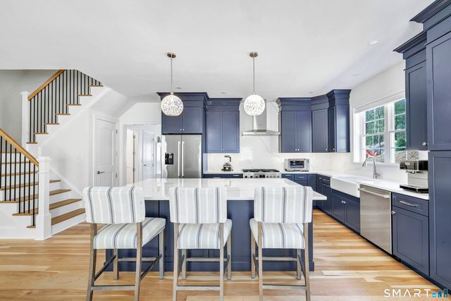 1 Woods View Lane, Shelton, CT 06484