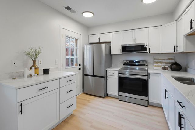 7838 Dunmore Road, Woodbury, MN 55125