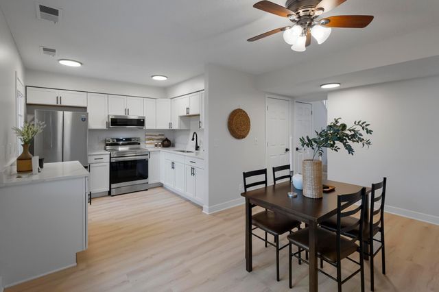 7838 Dunmore Road, Woodbury, MN 55125