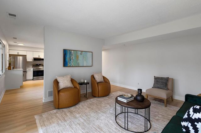 7838 Dunmore Road, Woodbury, MN 55125