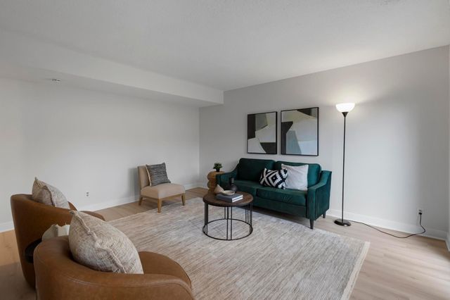 7838 Dunmore Road, Woodbury, MN 55125