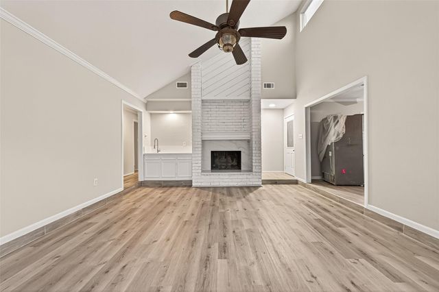 5451 Oakhaven Lane, Houston, TX 77091