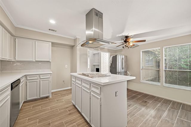 5451 Oakhaven Lane, Houston, TX 77091