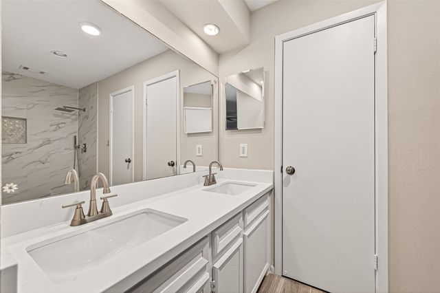 5451 Oakhaven Lane, Houston, TX 77091