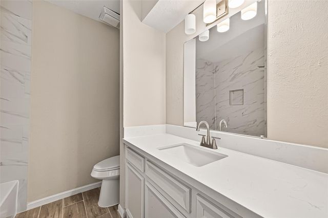 5451 Oakhaven Lane, Houston, TX 77091