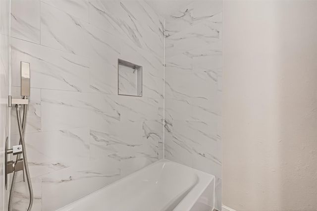 5451 Oakhaven Lane, Houston, TX 77091