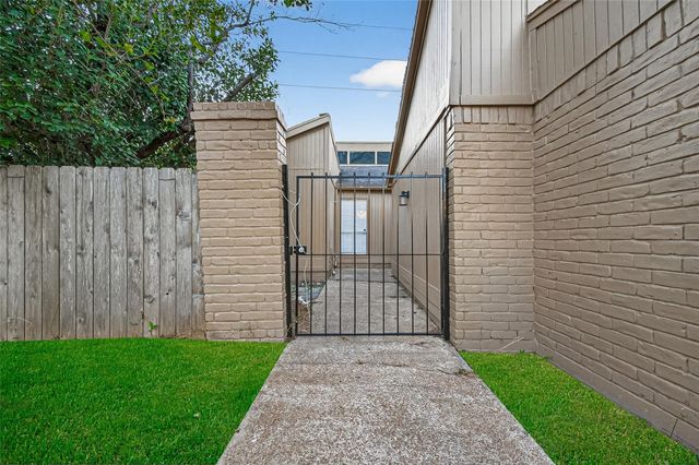 5451 Oakhaven Lane, Houston, TX 77091