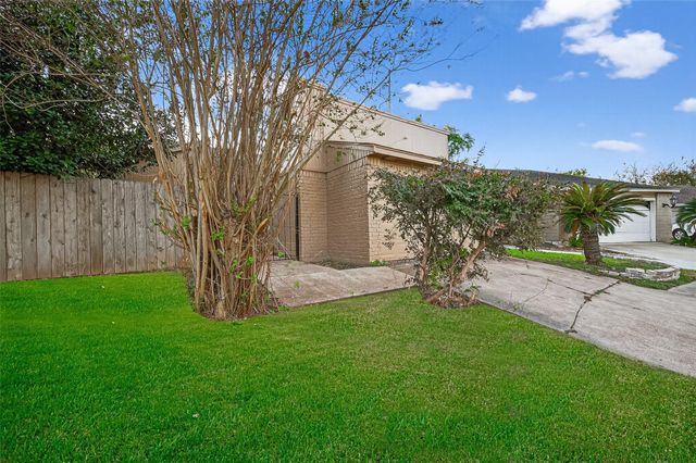 5451 Oakhaven Lane, Houston, TX 77091