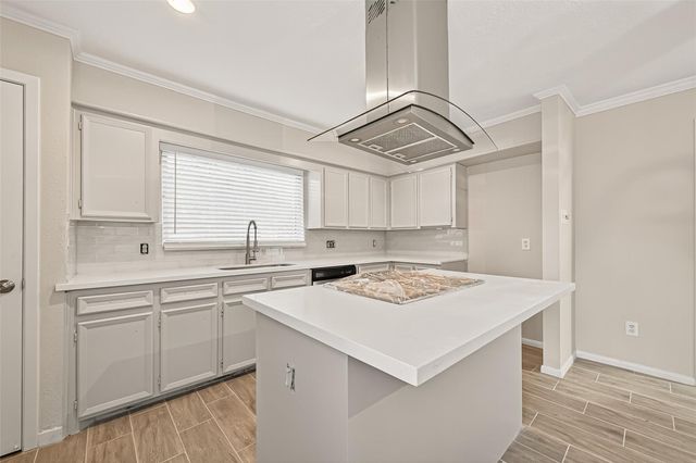 5451 Oakhaven Lane, Houston, TX 77091