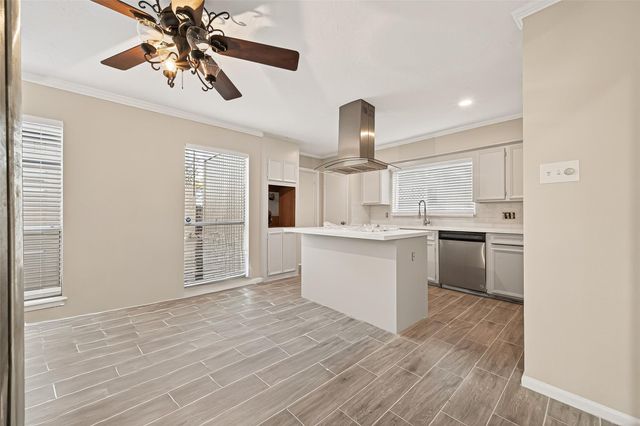 5451 Oakhaven Lane, Houston, TX 77091