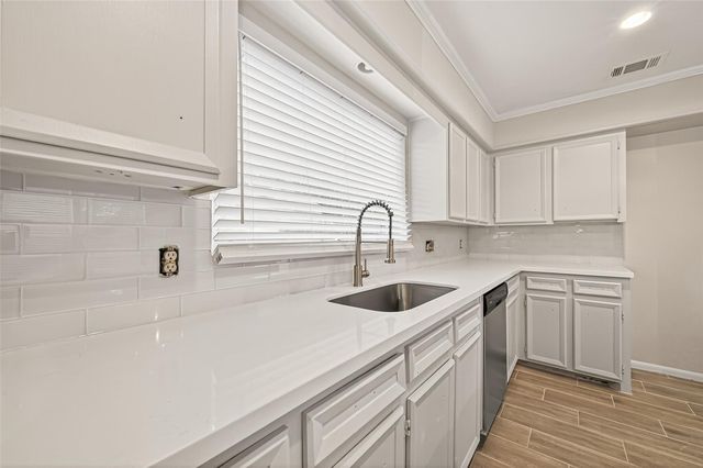 5451 Oakhaven Lane, Houston, TX 77091