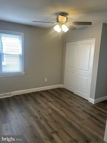 2151 READING, Reading, PA 19609