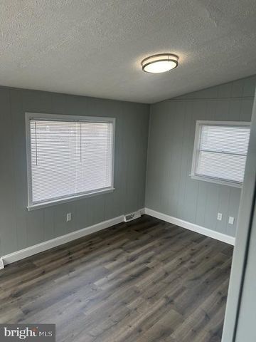 2151 READING, Reading, PA 19609