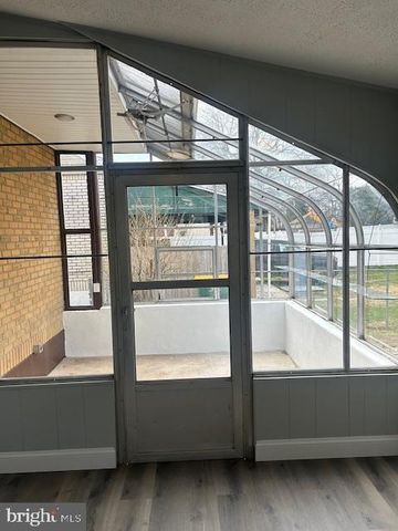 2151 READING, Reading, PA 19609