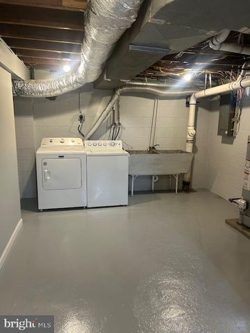 2151 READING, Reading, PA 19609