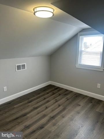 2151 READING, Reading, PA 19609