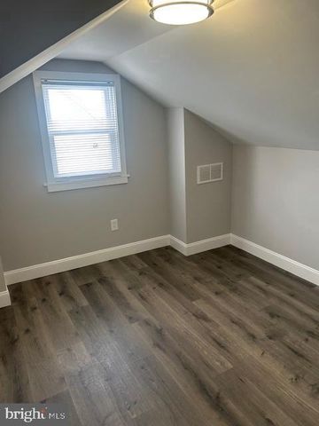 2151 READING, Reading, PA 19609