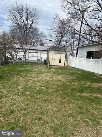 2151 READING, Reading, PA 19609