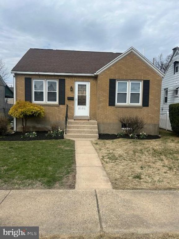 2151 READING, Reading, PA 19609