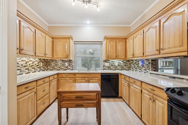 1616 Avenue R, Huntsville, TX 77340