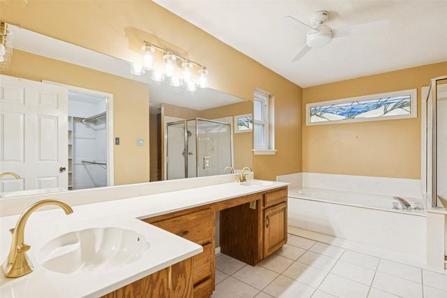 1616 Avenue R, Huntsville, TX 77340