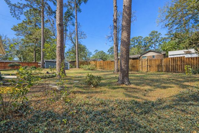 1616 Avenue R, Huntsville, TX 77340