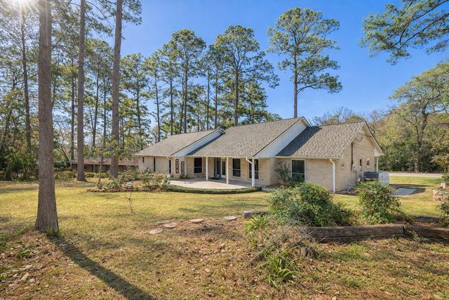 1616 Avenue R, Huntsville, TX 77340