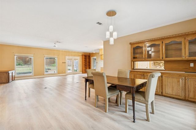 1616 Avenue R, Huntsville, TX 77340